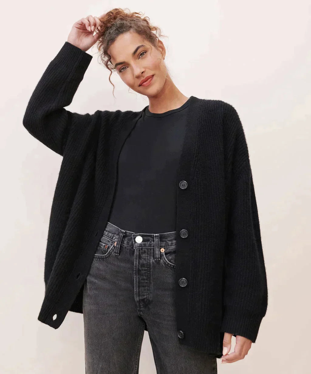 Chique damesvest, elegant en geschikt voor formele of casual outfits. Tijdloze mode die veelzijdig combineerbaar is.