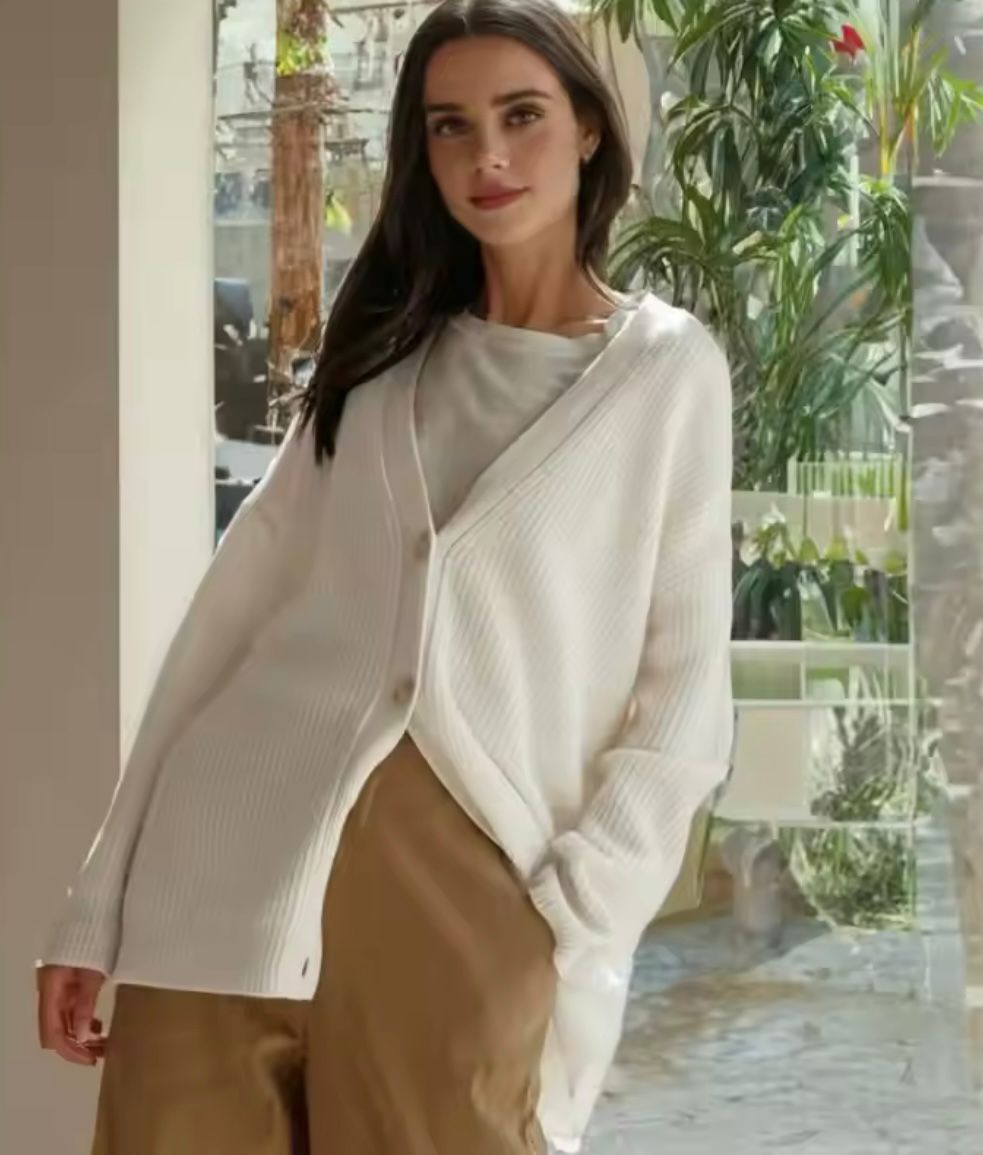 Modern damesvest met een tijdloze uitstraling. Comfortabel, elegant en veelzijdig voor de hedendaagse vrouw.