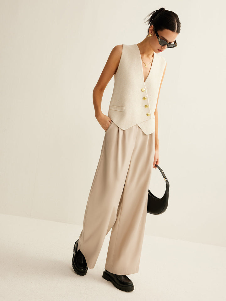 Elegant damesvest met asymmetrische snit en knoopsluiting, gebreid met stretch voor optimaal draagcomfort.