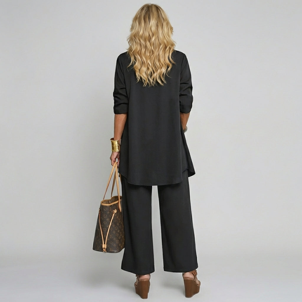 Zwart dames broekpak set bestaande uit een chique vest, comfortabele top en passende broek.