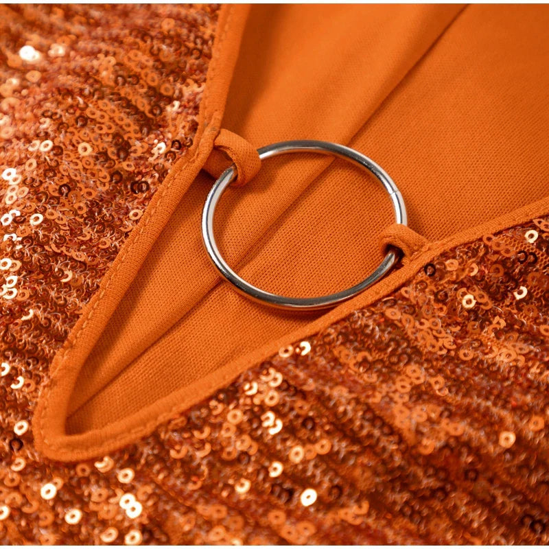 "Elegant mini jurk met pailletten, diepe V-hals en gouden detail. Perfect voor feestjes. Comfortabele stretchy fit."