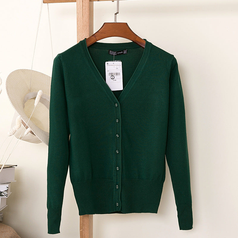 Modern damesvest met knoopsluiting in zachte pastel, perfect voor lente.