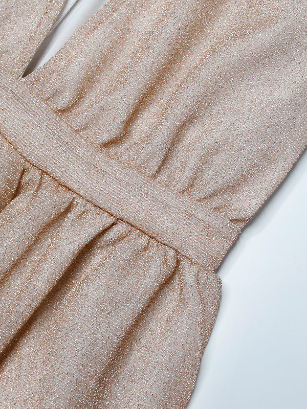 "Elegant satijnen avondjurk met sprankelende accenten, flatterend silhouet en stijlvolle lange mouwen voor speciale gelegenhe