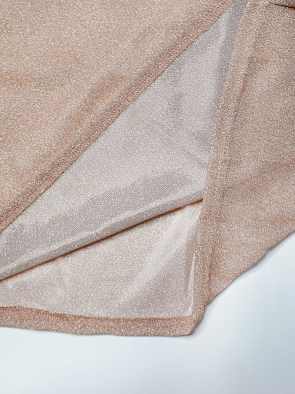 "Elegant satijnen avondjurk met sprankelende accenten, flatterend silhouet en stijlvolle lange mouwen voor speciale gelegenhe