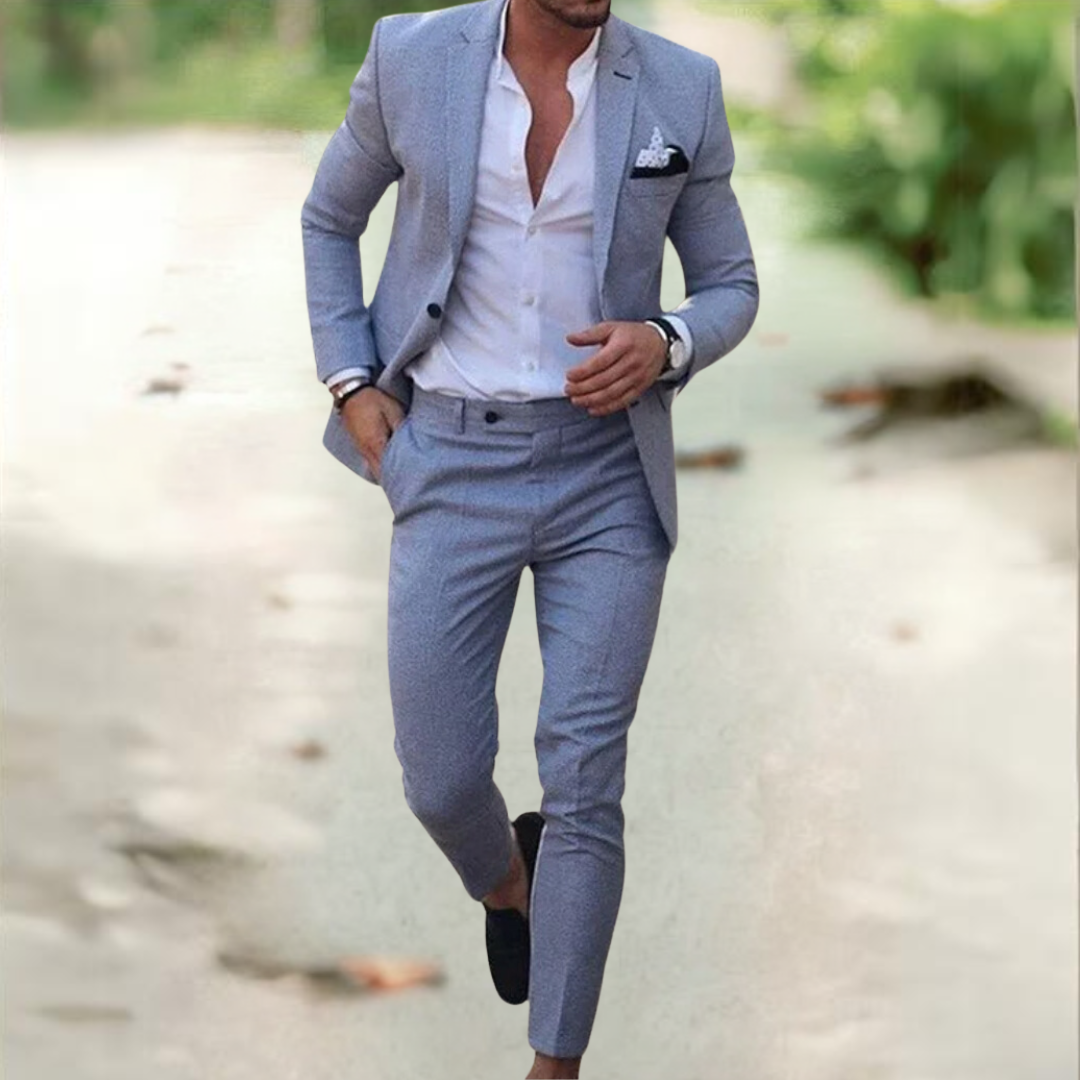 Stijlvol slim fit kostuum voor heren, benadrukt de moderne man met comfortabele pasvorm.