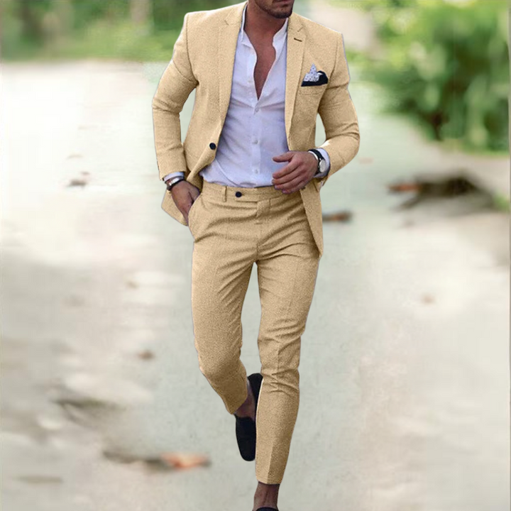 Modern slim fit herenpak, combineert elegantie met comfort voor de stijlbewuste man.