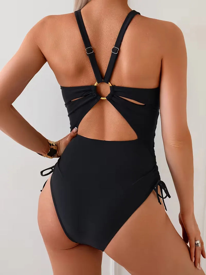 Chique dames badpak, zwart met V-hals en verstelbare zijbanden. Comfortabele badmode voor zwembad en vakantie.
