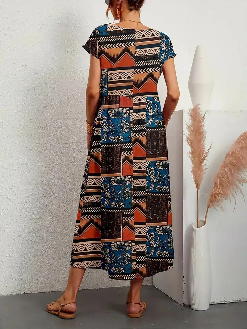 "Elegante A-lijn zomerjurk met kleurrijke bloemenprint, korte mouwen en lange rok, gemaakt van licht katoenen stof."