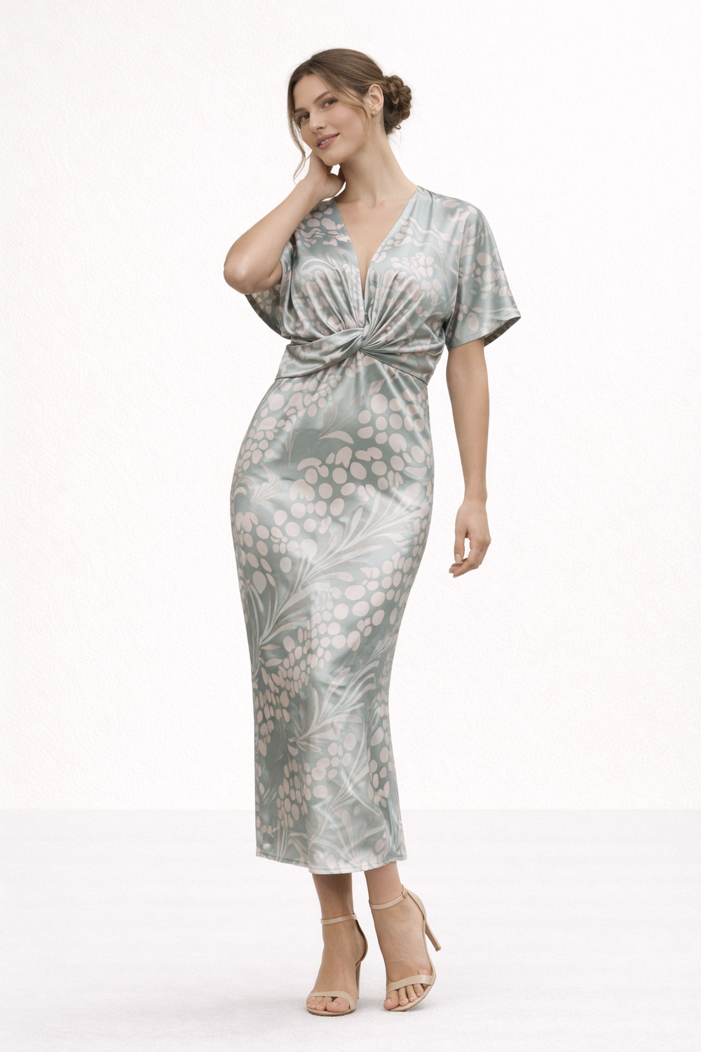 Casual beige/grijze zomerjurk met vrolijke print, V-hals en korte mouwen. Ideaal als vakantie- of strandjurk.