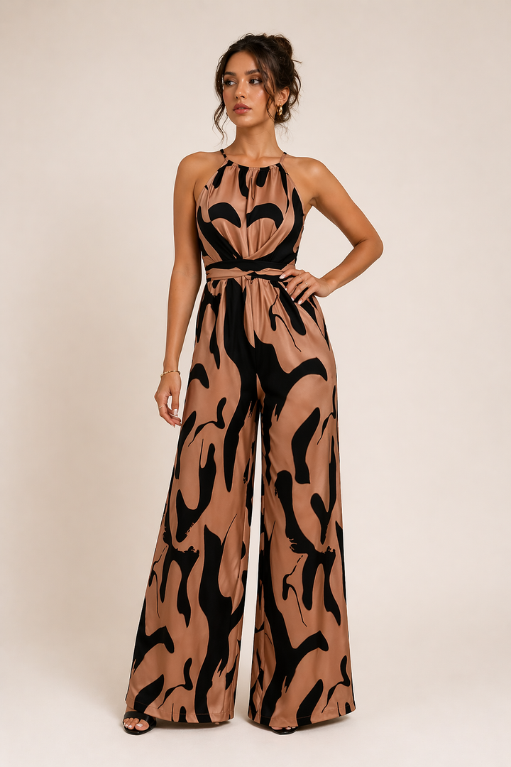 Feestelijke dames halter jumpsuit met wijde pijpen in een elegante bruine tint, perfect voor stijlvolle zomeravonden.