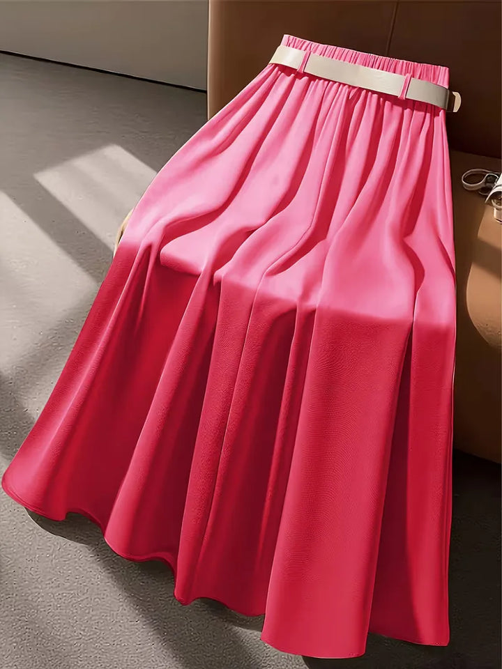 Witte elegante dames plooirok, hoge taille midi-lengte, perfect voor zomerse smartcasual gelegenheden.