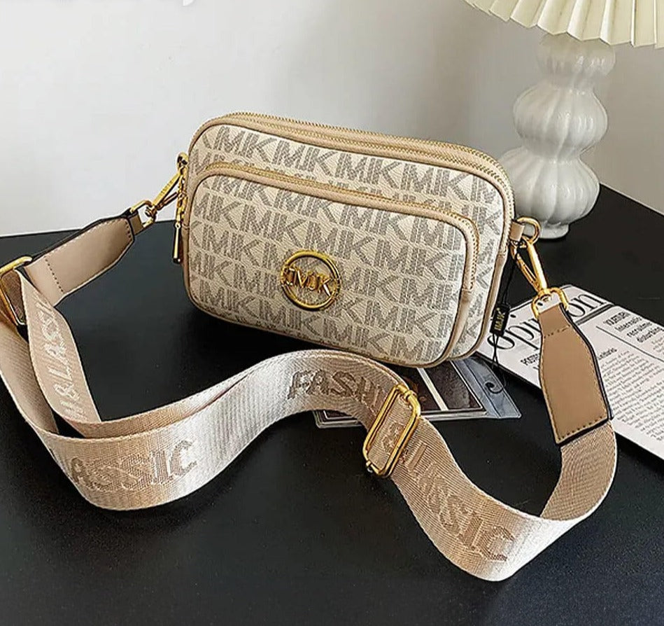 Elegante beige dames schoudertas met luxe details en goudkleurige hardware, perfect voor fashion.