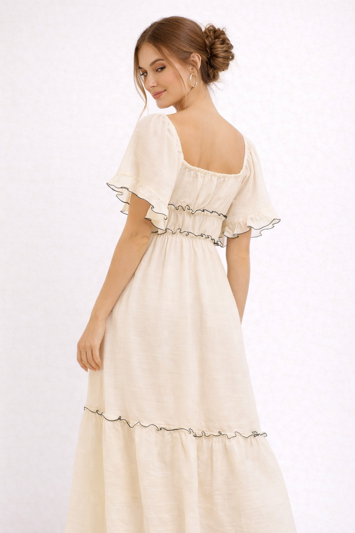 Casual romantische dames midi-jurk in beige met verfijnde ruches; ideale zomerjurk voor een stijlvolle look.