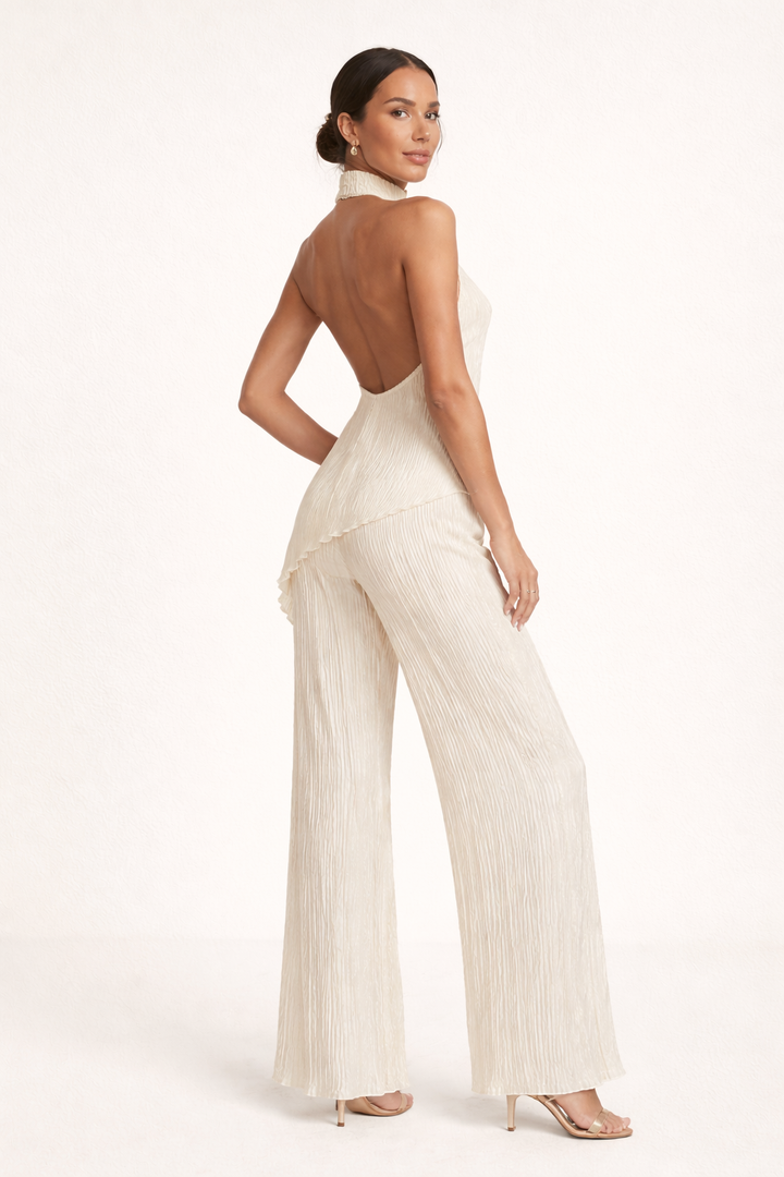 Chique geplooide haltertop en wijde broek set voor dames, ideaal als elegante feestoutfit in beige.