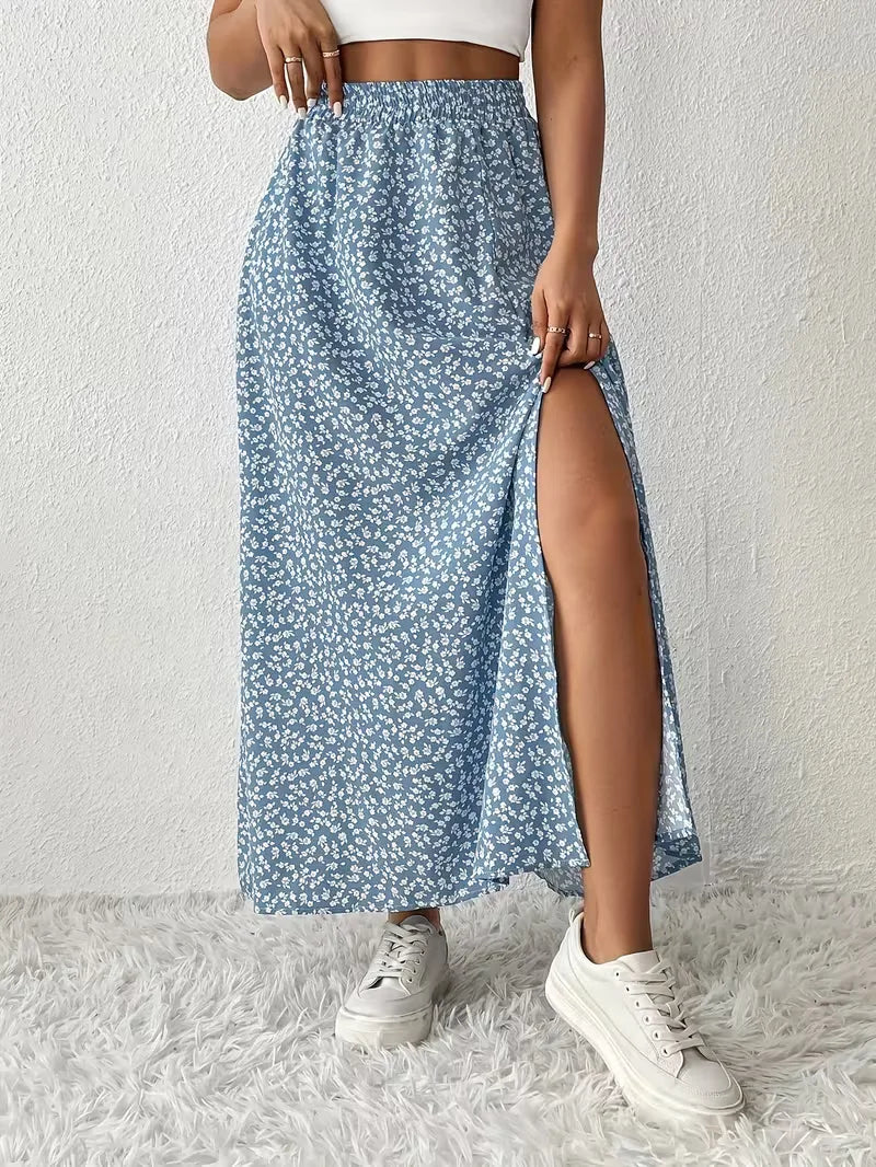 Bohemian dames A-lijn rok, maxi lengte, met all-over bloemenprint. Zomerse vibe.