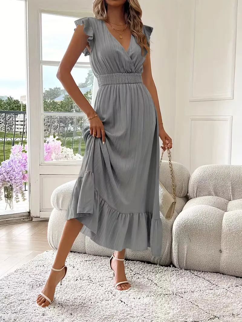 Avondjurk met V-hals en gelaagde rok, een elegante damesjurk die mode en klasse combineert.
