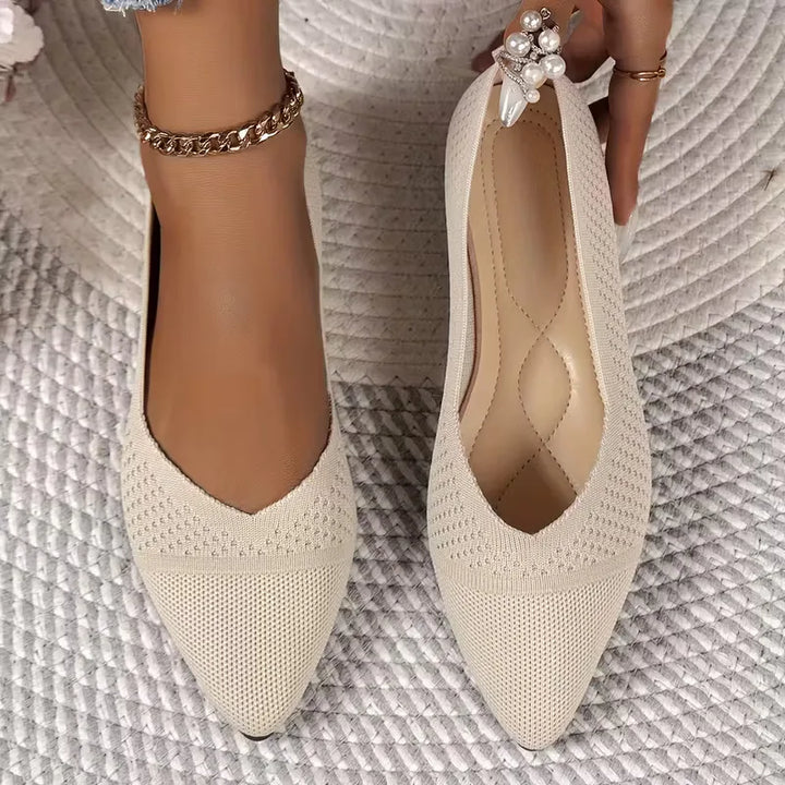 Elegante dames ballerina's met puntige neus en comfortabele platte zool. Perfect voor casual en chique.