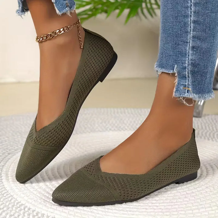 Elegante dames flats met puntige neus. Comfortabele mode schoenen voor een chique lente-zomer outfit.