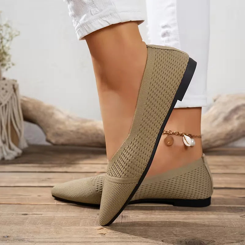 Trendy dames ballerina's, puntige neus. Modieuze, comfortabele platte zool schoenen voor lente-zomer.