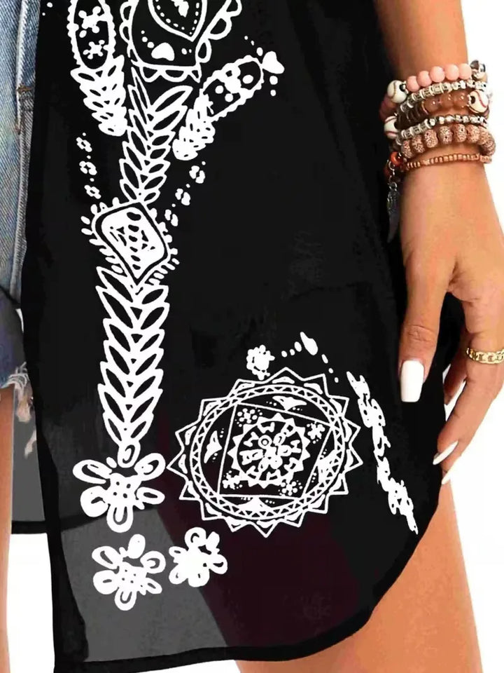 Dames elegante chiffon kimono met levendige bloemenprint, perfect als lichtgewicht zomer strand cover-up.