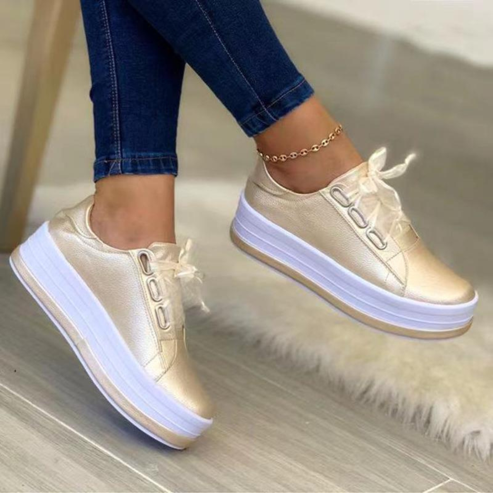 Verstelbare orthopedische comfortschoenen voor dames, met lintveters voor optimale voetondersteuning en dagelijks gemak.