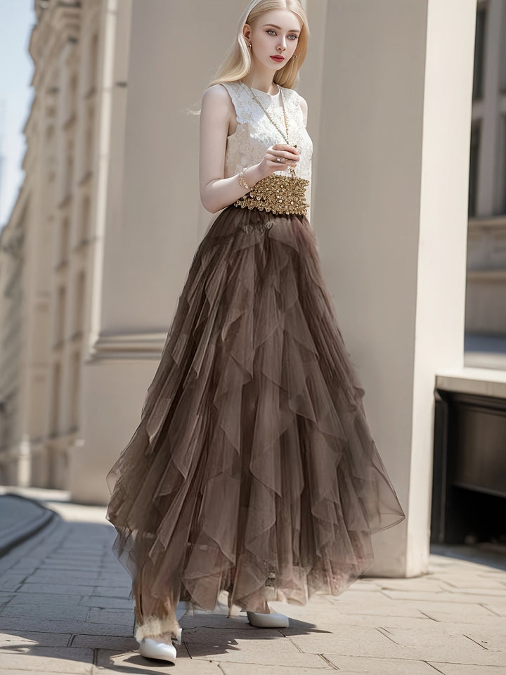Bruine dames gelaagde maxi rok, verfijnd en casual, met comfortabele elastische taille voor stijlvol comfort.