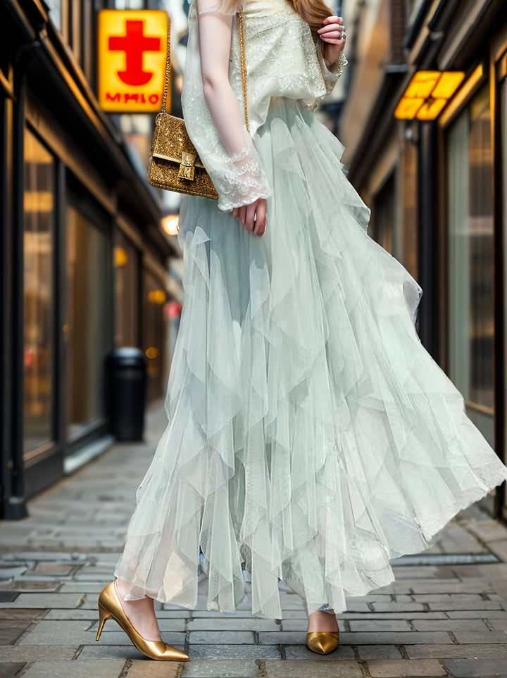 Verfijnde bruine dames maxi rok, gelaagd design en elastische taille, een must-have voor stijlvolle vrouwenmode.