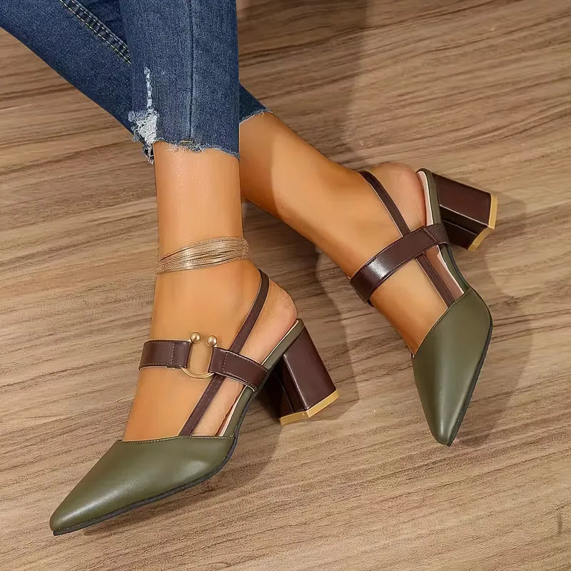 Lichte dames sandalen met hak en blokhak, perfect voor een zomerse, smart casual stijl.