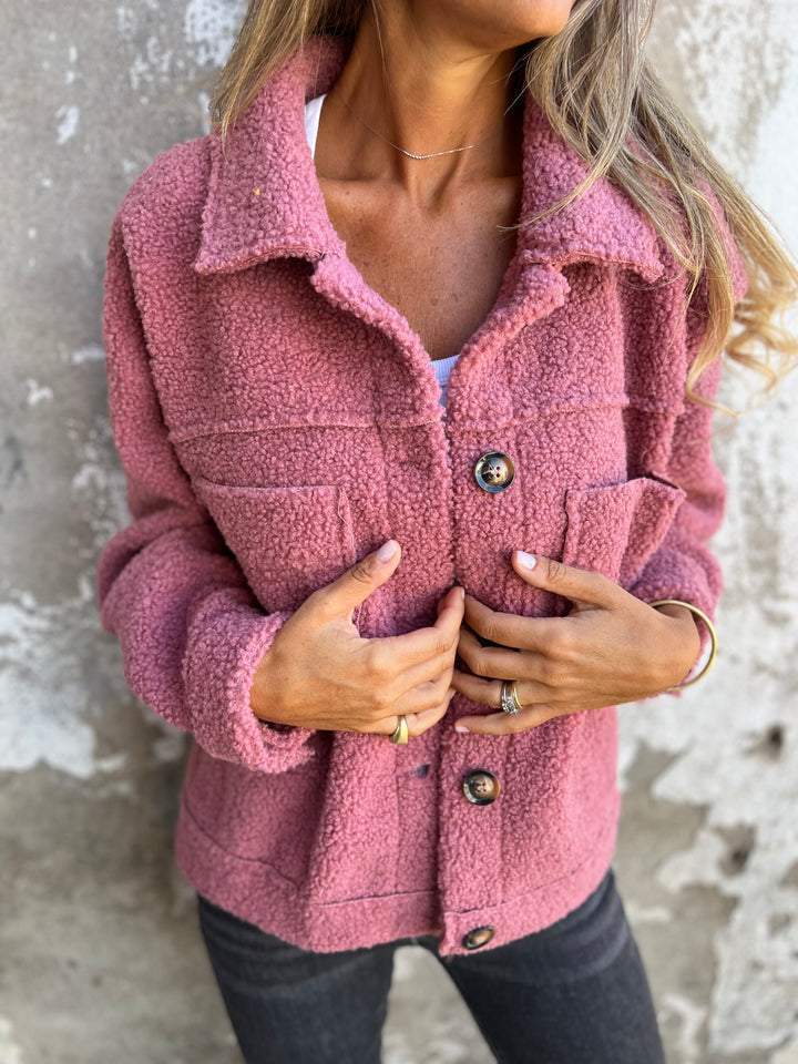 Modieuze stijlvolle damesjas Aurélise, klassiek ontwerp met knoopsluiting, een must-have voor elke vrouw.