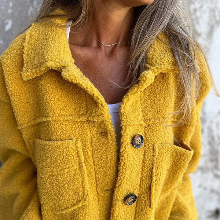 Stijlvolle damesjas Aurélise, elegant gecombineerd in een complete herfstoutfit, ideaal voor vrouwen.