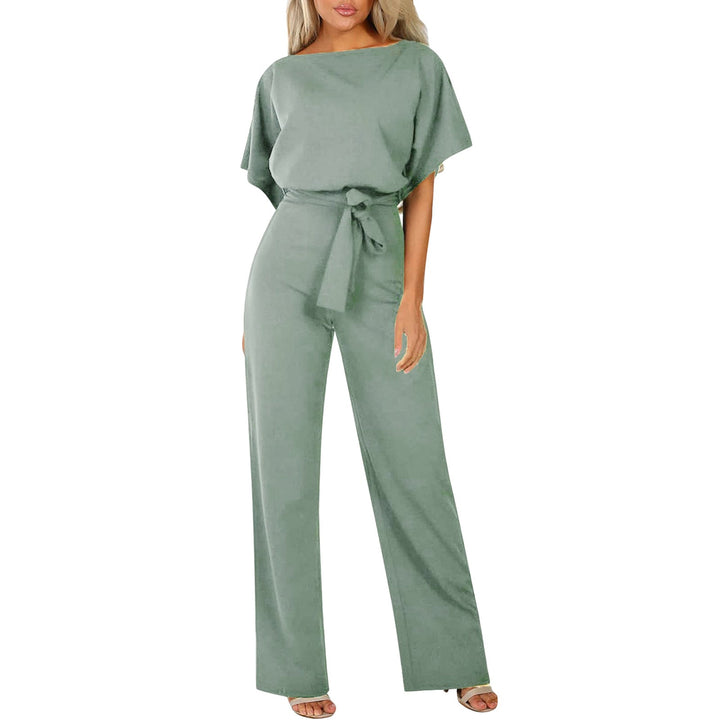 Elegante dames jumpsuit met flatterende tailleceintuur en wijde pijpen, perfect voor een stijlvolle look.