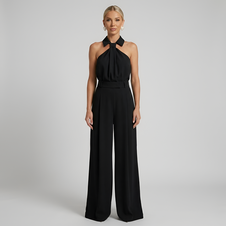 Elegante dames jumpsuit: halternek, wide leg, palazzo broek. Ideaal als chique avondkleding of feestoutfit.