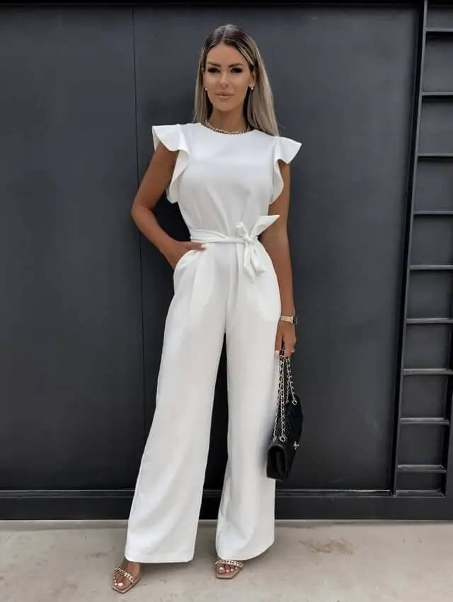Feestelijke dames jumpsuit met mouwloze pasvorm en elegante wijde pijpen; perfecte damesmode.