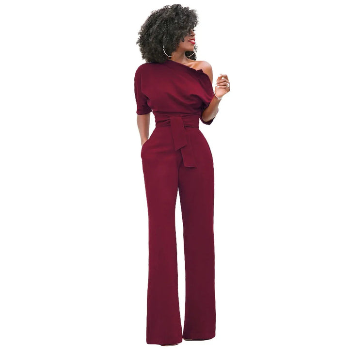 Elegante dames jumpsuit, asymmetrisch met open schouder en strikband. Geschikt voor feesten en speciale avonden.