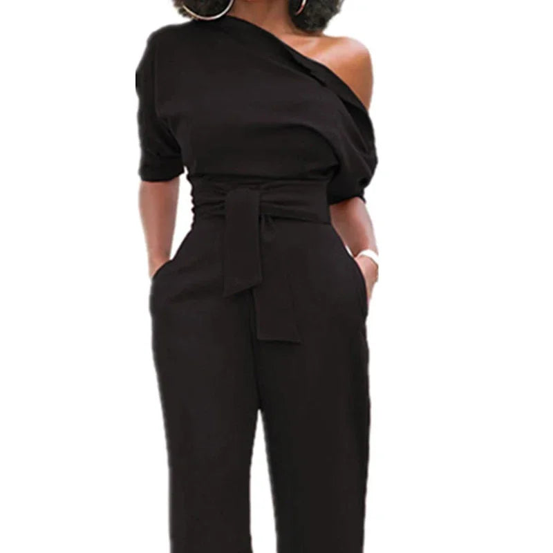 Zomer jumpsuit voor dames, open schouder met elegante strikband en wijde pijpen. Perfecte avondkleding.