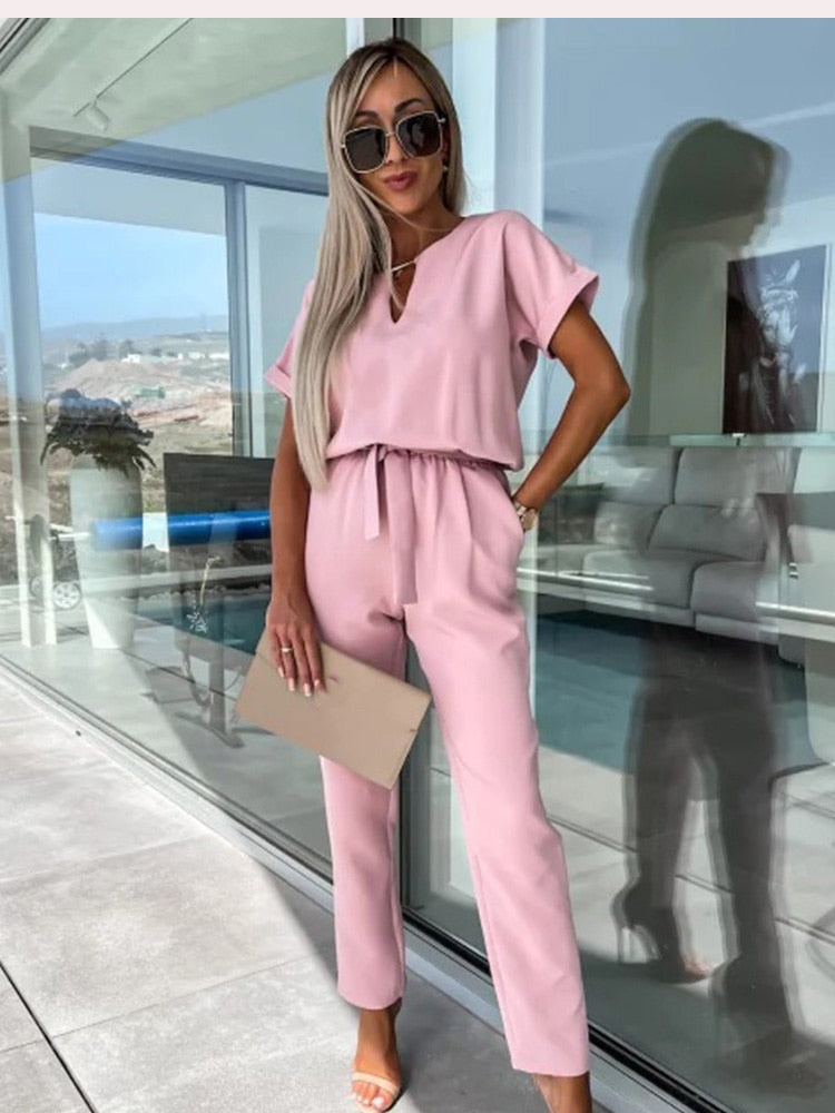 Veelzijdige dames jumpsuit met V-hals, elastische taille; geschikt voor zowel casual als avondgelegenheden.