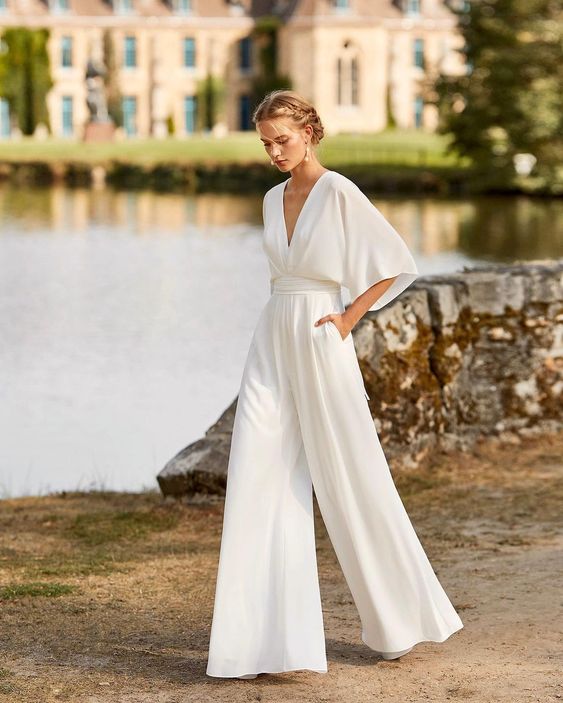 Modieuze zomer jumpsuit voor dames, comfortabel en stijlvol met wijde pijpen.
