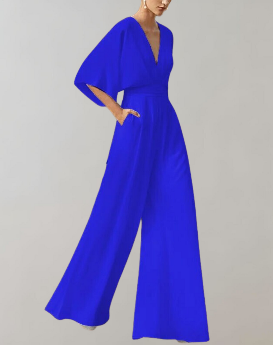 Elegante dameskleding: jumpsuit met V-hals, wijde pijpen en een modieuze pasvorm.