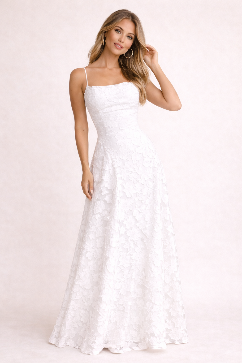 Elegante dames lange jurk met wit & rosa bloemdessin. Perfecte zomer maxi jurk met verstelbare bandjes.
