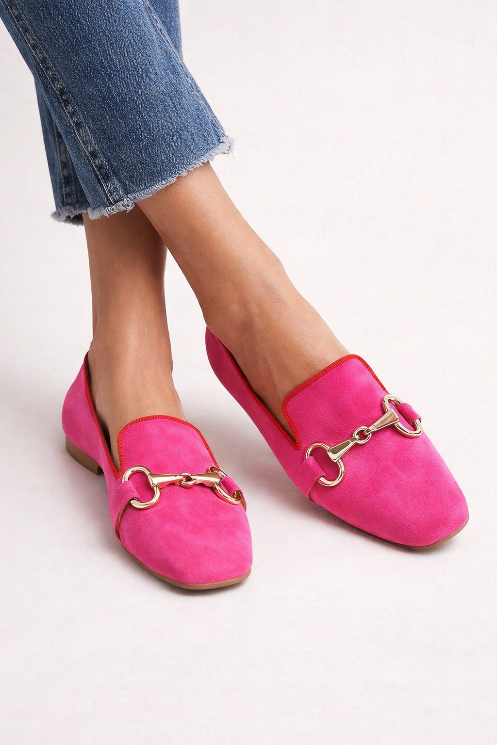 Elegante dames loafers met glanzend metallic detail, perfect voor een stijlvolle en klassieke look.