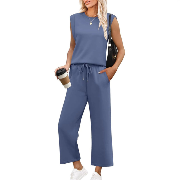 Elegante dames loungewear set: comfortabele top en wijde broek, ideaal voor relaxen.