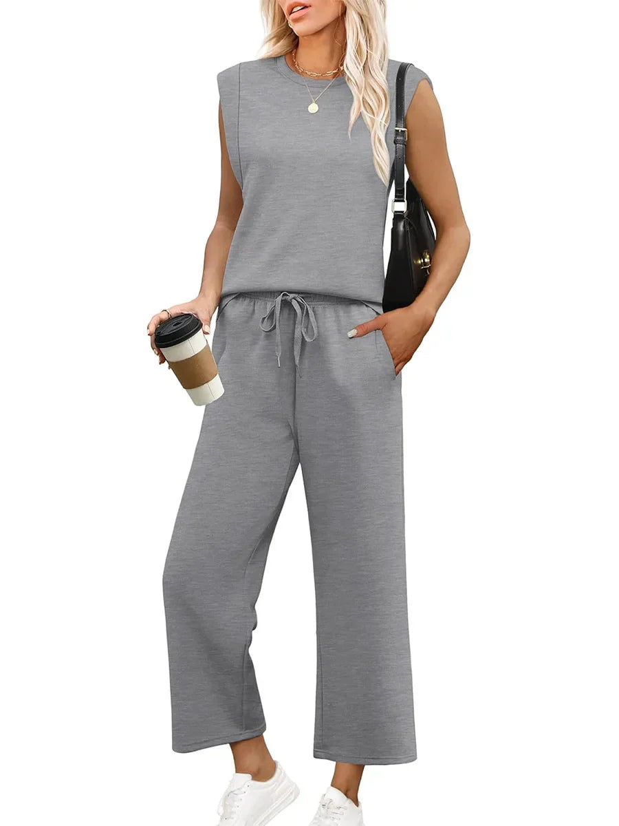 Veelzijdige dames loungewear set; perfect voor thuis of een casual uitje. Top en wijde broek.