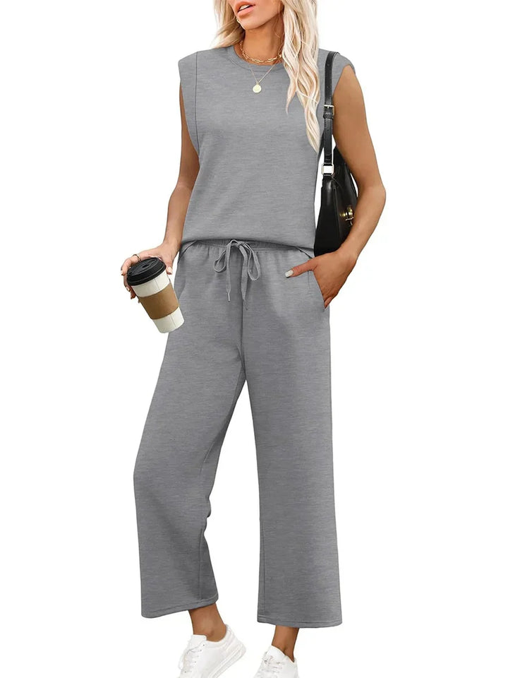 Veelzijdige dames loungewear set; perfect voor thuis of een casual uitje. Top en wijde broek.