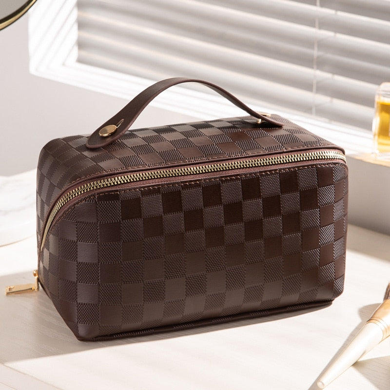 Stijlvolle dames opbergtas van luxe PU-leer, perfect als handtas accessoire of toilettas.
