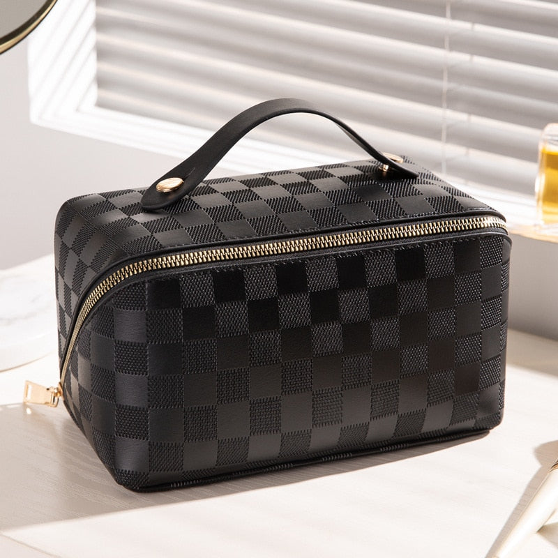 Waterafstotende make-up tas van PU-leer met handige vakken, perfect voor dames cosmetica onderweg.