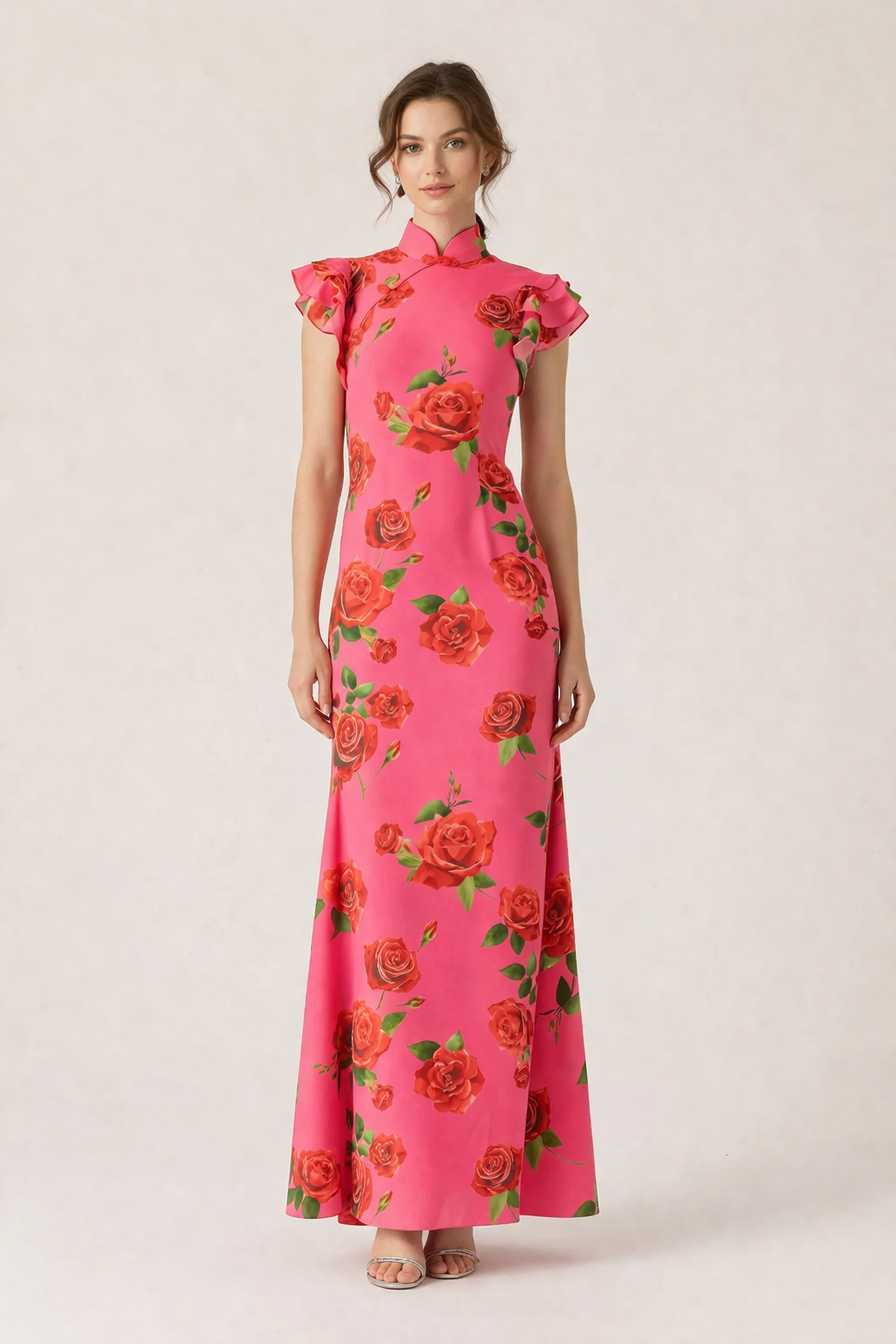 Elegante dames maxi-jurk met bloemenprint en coltrui. Comfortabele casual stijl voor lente en zomer.