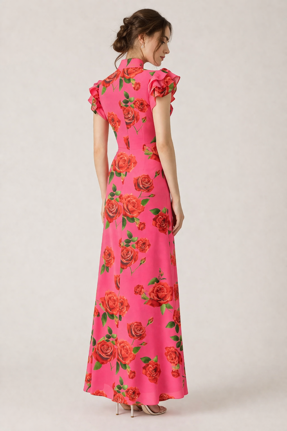 Casual damesjurk met roze bloemenprint en coltrui. Perfect als stijlvolle lentejurk voor elke dag.