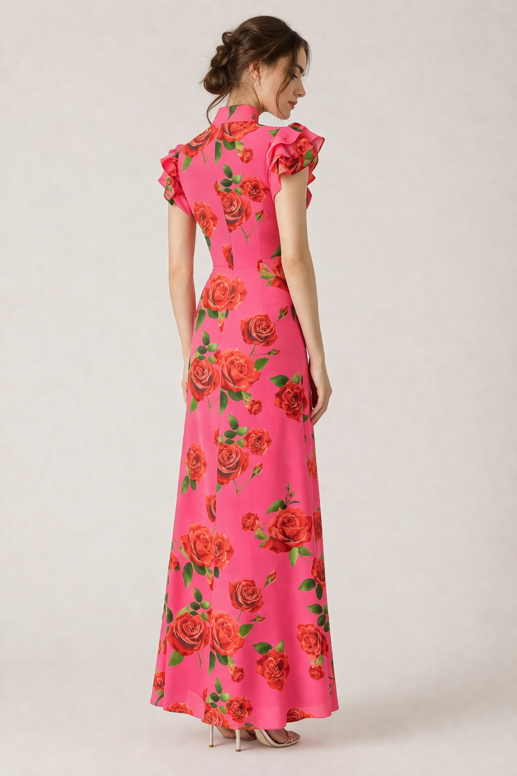 Casual damesjurk met roze bloemenprint en coltrui. Perfect als stijlvolle lentejurk voor elke dag.