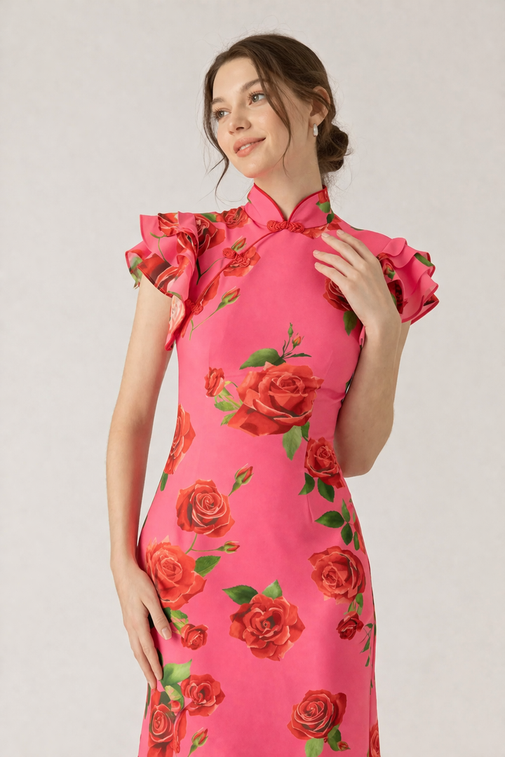 Prachtige dames coltrui jurk met bloemenprint. Een comfortabele en elegante keuze voor zomerse dagen.