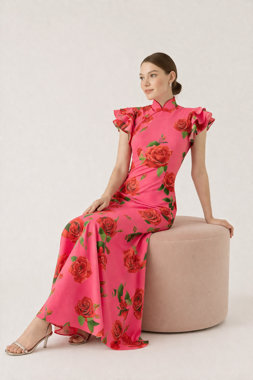Bloemenprint damesjurk met hoge nek, ideaal voor een elegante casual look. Geschikt als lentejurk.